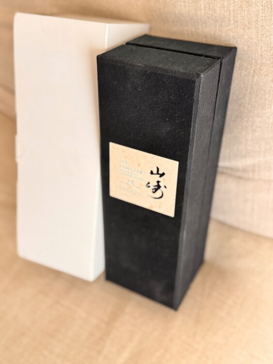 ウイスキー サントリー山崎 （お酒）の商品画像 - 査定依頼日：2025年4月28日 - 最高査定価格：850,000円