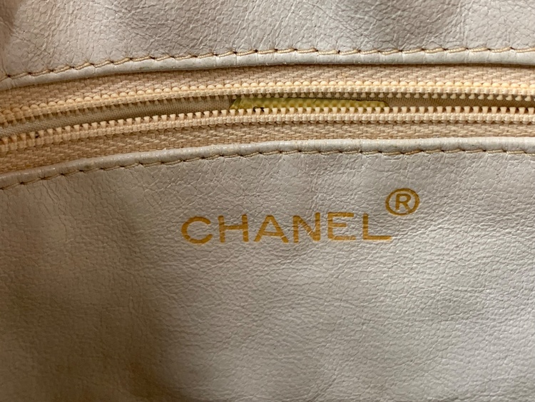 リザード　ベージュ（ブランドバッグ）の商品画像 - 査定依頼日：2026年3月18日 - 最高査定価格：160,000円