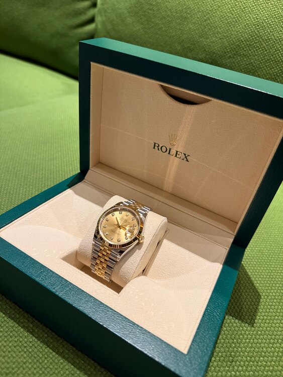 ロレックス デイトジャスト ref126233 （高級時計）の商品画像 - 査定依頼日：2025年2月6日 - 最高査定価格：2,850,000円