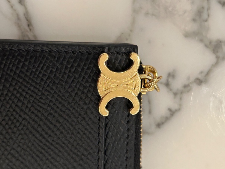 CELINE セリーヌ コインケース Triomphe トリオンフ （ブランド財布・小物）の商品画像 - 査定依頼日：2026年2月25日 - 最高査定価格：100,000円