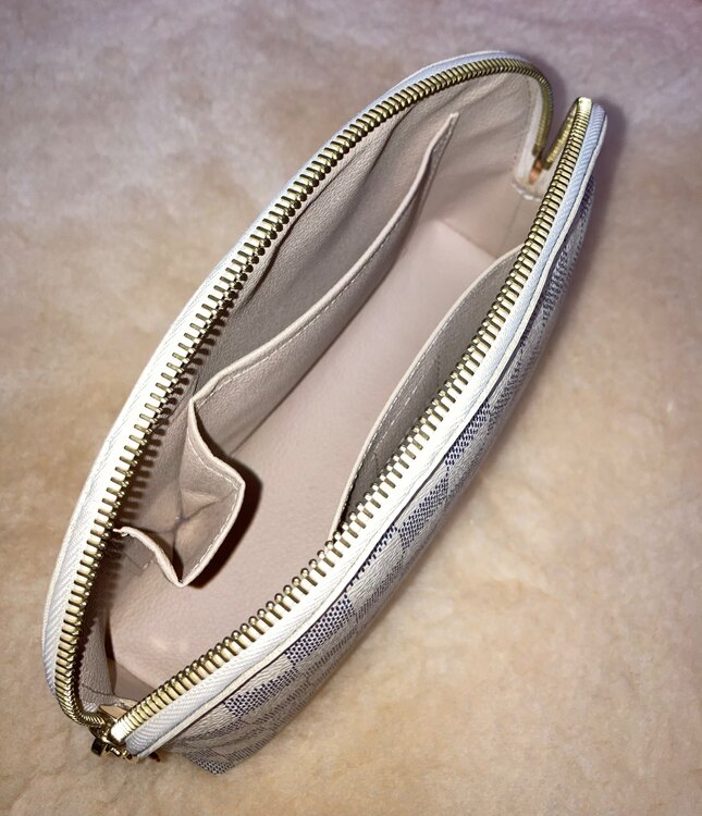 ダミエアズール　コスメティックポーチ（ブランド財布・小物）の商品画像 - 査定依頼日：2024年11月18日 - 最高査定価格：26,000円