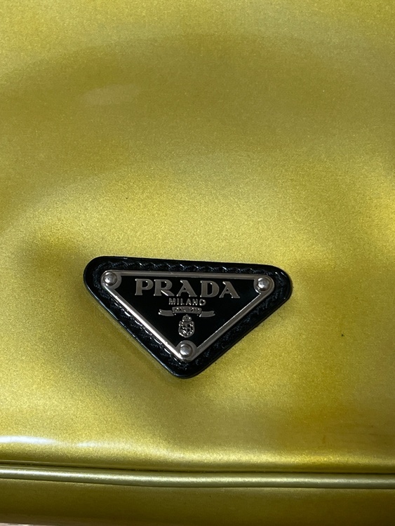 プラダ  （ブランドバッグ）の商品画像 - 査定依頼日：2025年12月12日 - 最高査定価格：10,000円