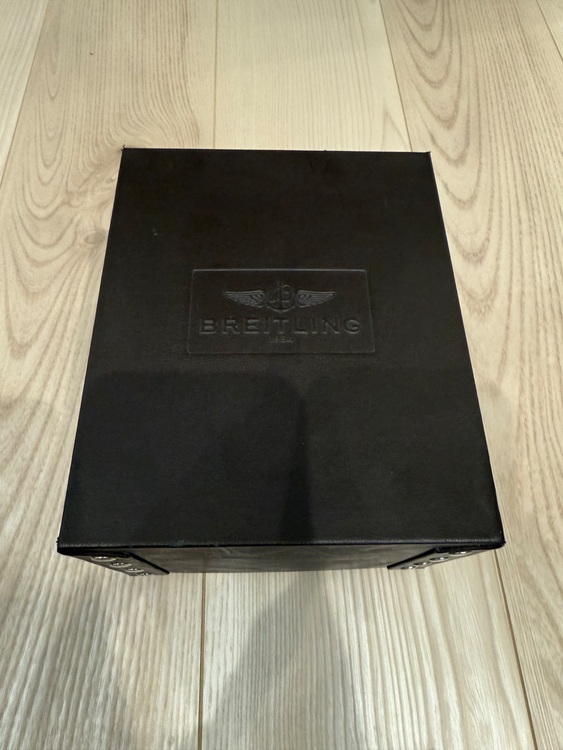 ブライトリング ナビタイマー A022B01n（高級時計）の商品画像 - 査定依頼日：2025年11月25日 - 最高査定価格：550,000円
