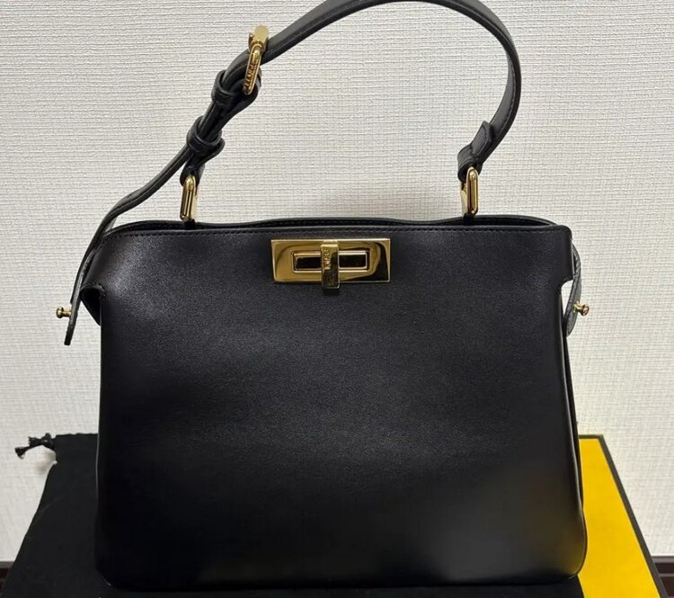 ピーカブーソフト　ミディアム（ブランドバッグ）の商品画像 - 査定依頼日：2025年5月9日 - 最高査定価格：400,000円