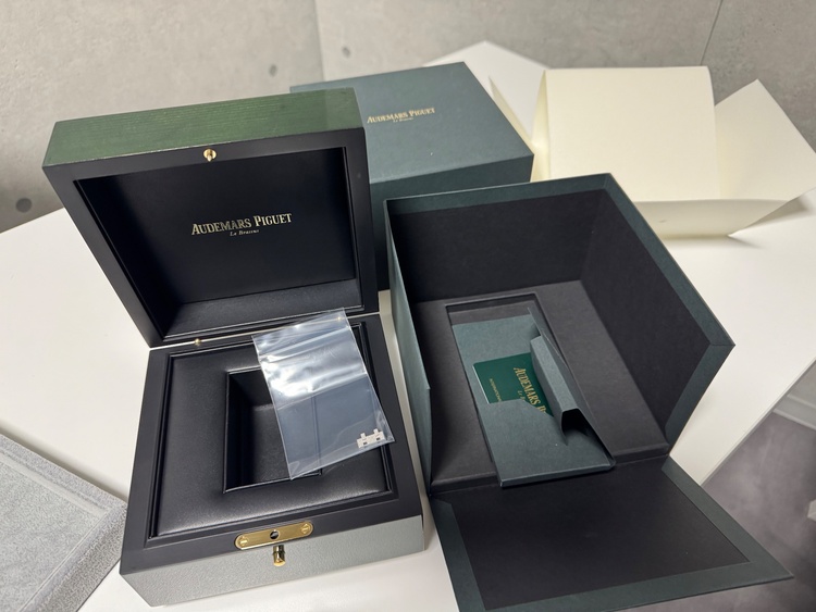 ロイヤルオーク フロステッドゴールド（高級時計）の商品画像 - 査定依頼日：2026年1月16日 - 最高査定価格：13,000,000円