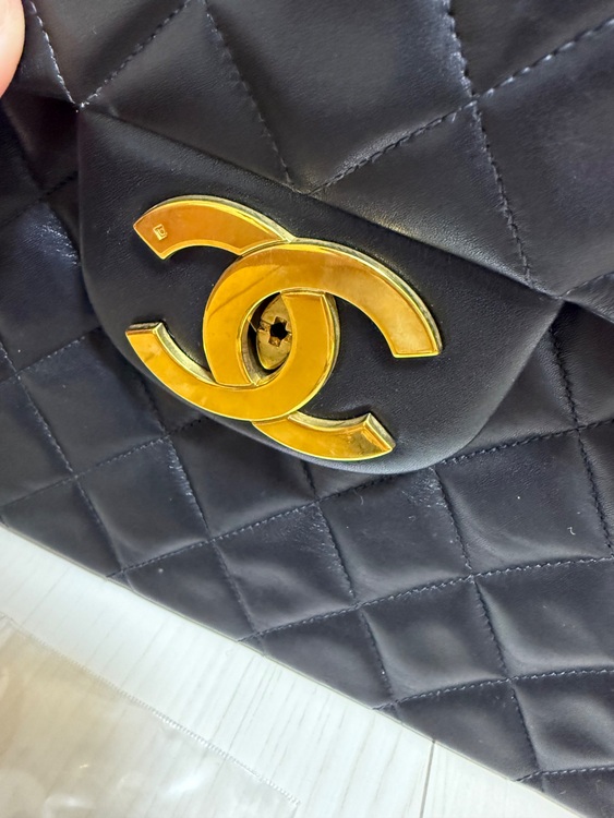 シャネル チェーンショルダーバッグ デカマトラッセ ココマーク Wチェーン（ブランドバッグ）の商品画像 - 査定依頼日：2025年8月10日 - 最高査定価格：180,000円