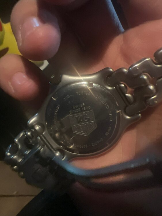 タグホイヤー その他 プロフェッショナル200（高級時計）の商品画像 - 査定依頼日：2024年12月22日 - 最高査定価格：20,000円