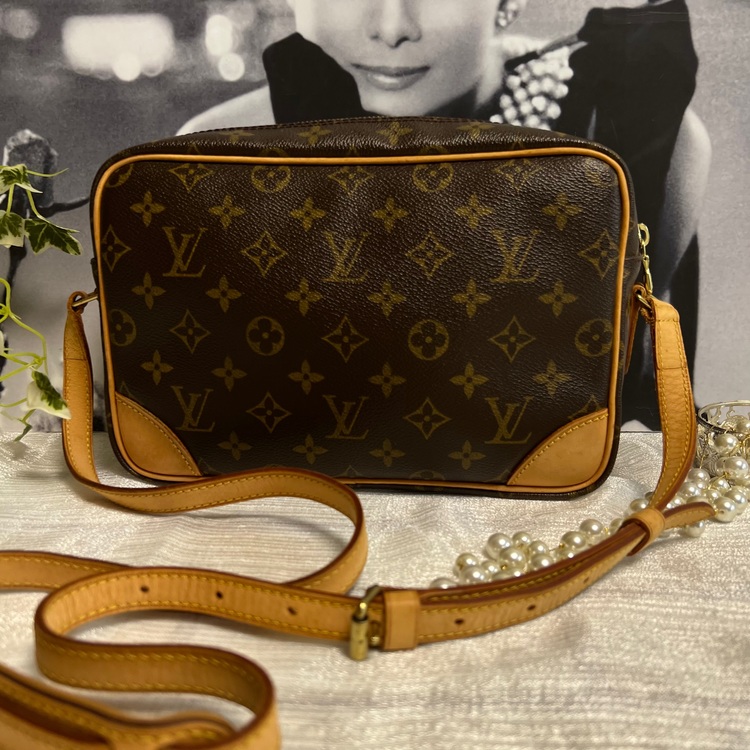 モノグラム　トロカデロ27 ショルダーバッグ（ブランドバッグ）の商品画像 - 査定依頼日：2022年7月30日 - 最高査定価格：32,500円