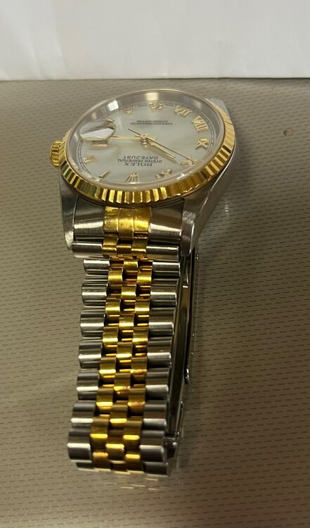 ロレックス パーペチュアルデイト （高級時計）の商品画像 - 査定依頼日：2025年1月20日 - 最高査定価格：950,000円