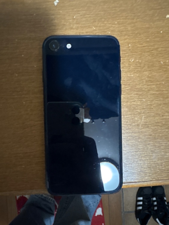 iPhone iPhone SE (第 2 世代) 128GB Softbank（スマホ）の商品画像 - 査定依頼日：2026年10月13日 - 最高査定価格：14,000円