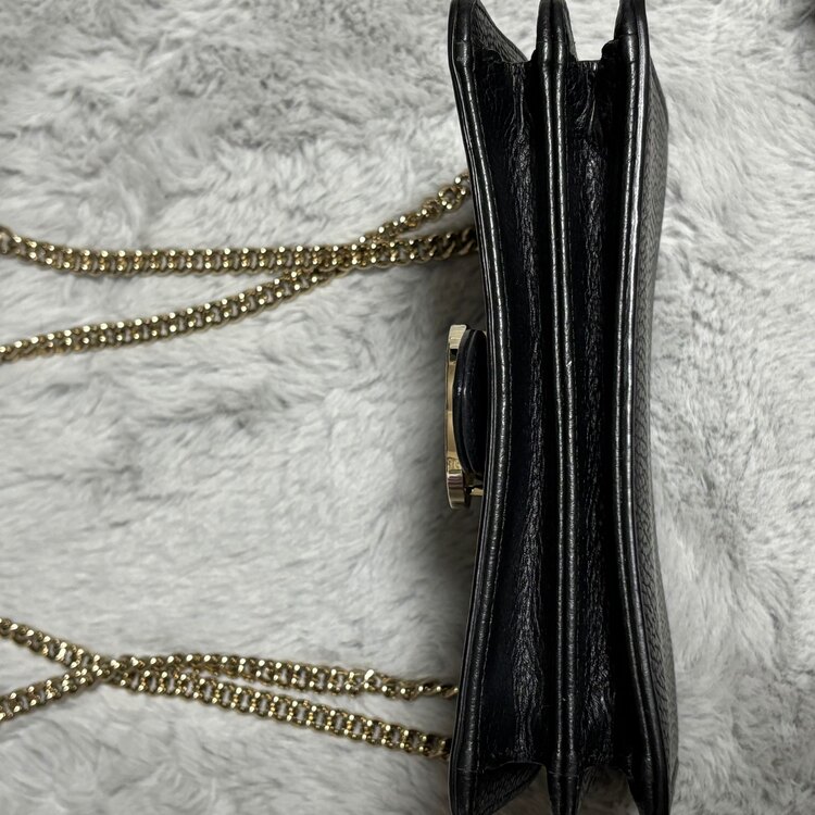 インターロッキング レザー ショルダーバッグ （ブランドバッグ）の商品画像 - 査定依頼日：2025年1月6日 - 最高査定価格：80,000円