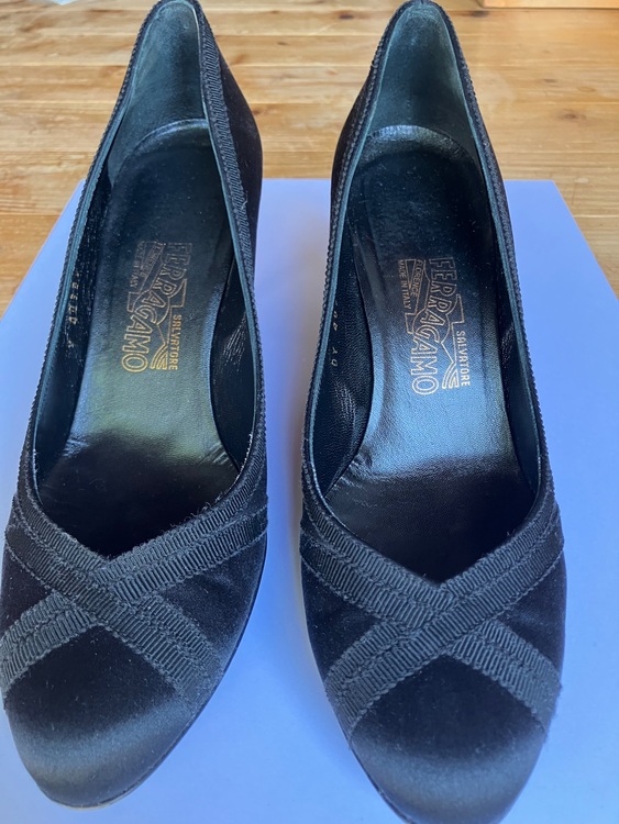 フェラガモ  （ブランドバッグ）の商品画像 - 査定依頼日：2025年9月15日 - 最高査定価格：2,000円