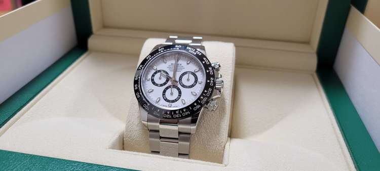 ステンレス、文字盤白です。（高級時計）の商品画像 - 査定依頼日：2022年11月27日 - 最高査定価格：4,100,000円