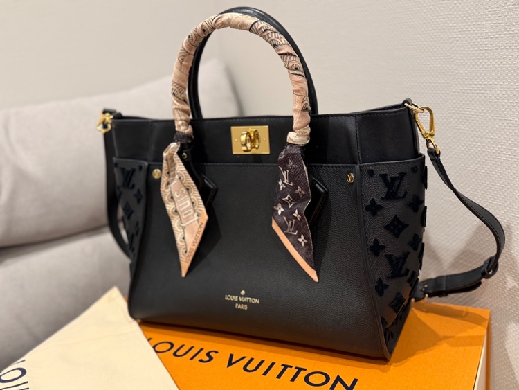 オンマイサイド MM（ブランドバッグ）の商品画像 - 査定依頼日：2026年2月22日 - 最高査定価格：255,000円