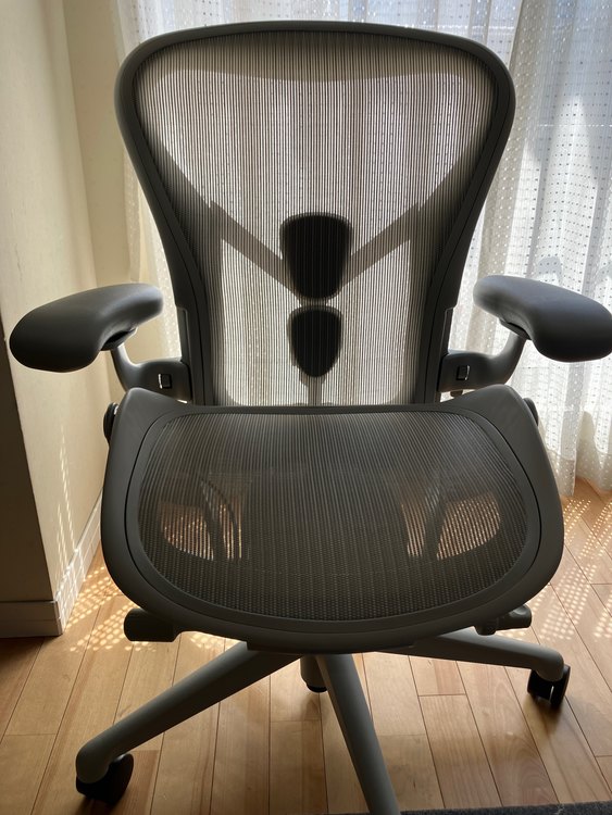 洋服ダンス、椅子2（ハーマンミラー）、ベッド（コアラ）、本棚、ソファなど（家具・寝具）の商品画像 - 査定依頼日：2023年4月10日 - 最高査定価格：90,000円