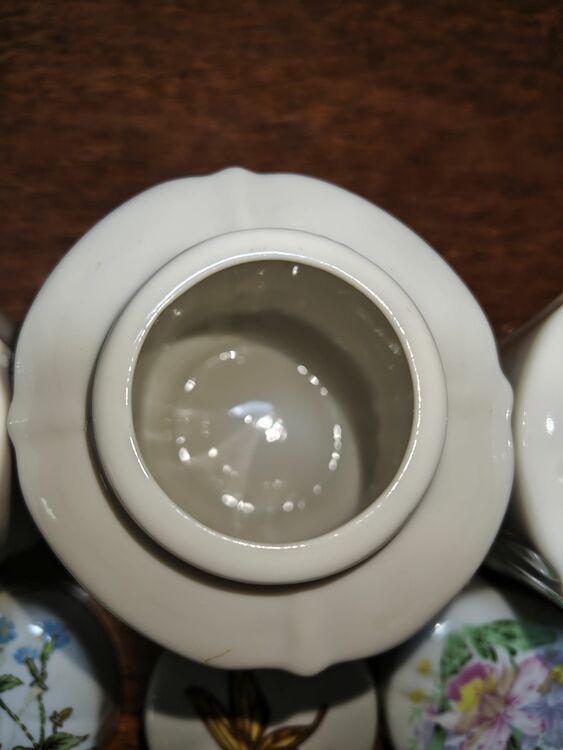 ヴィンテージメルローズ陶器ティーキャニスター　花柄3本セット（美術品・骨董品）の商品画像 - 査定依頼日：2025年9月16日 - 最高査定価格：2,000円