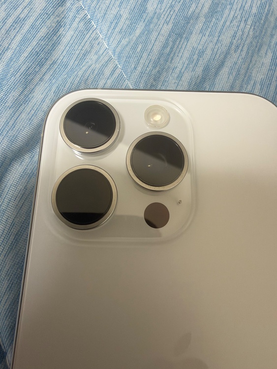 iPhone iPhone 16 Pro 256GB docomo（スマホ）の商品画像 - 査定依頼日：2026年9月27日 - 最高査定価格：121,000円
