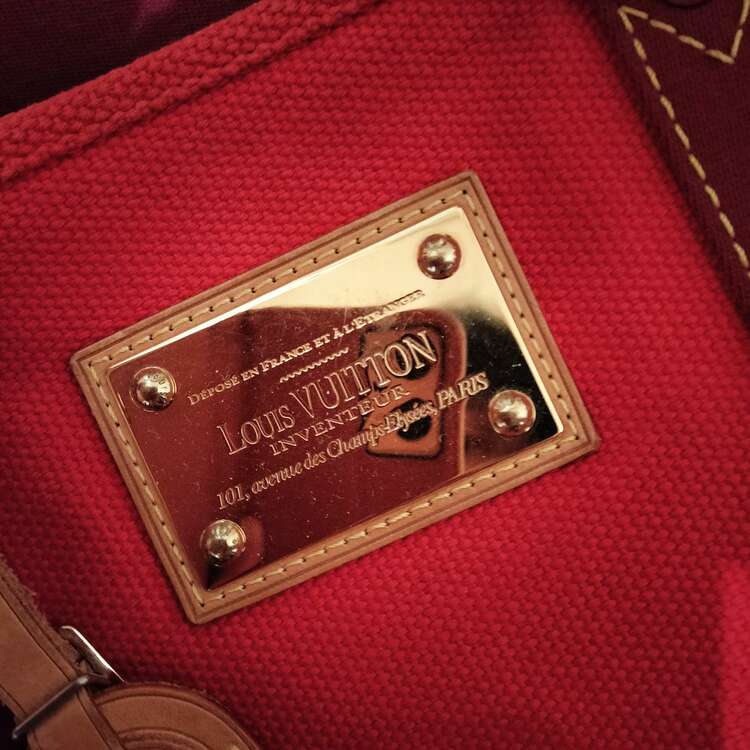 トートバッグ アンティグア カバMM ルージュ（ブランドバッグ）の商品画像 - 査定依頼日：2025年5月7日 - 最高査定価格：10,000円