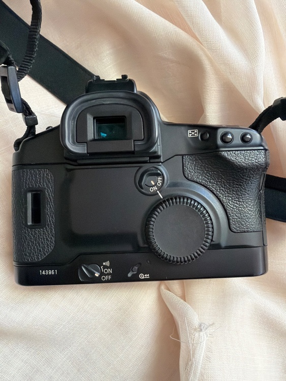 EOS1v（カメラ）の商品画像 - 査定依頼日：2025年12月10日 - 最高査定価格：70,000円