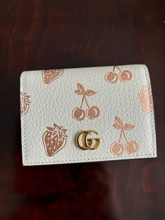 二つ折り（ブランド財布・小物）の商品画像 - 査定依頼日：2025年1月20日 - 最高査定価格：22,000円