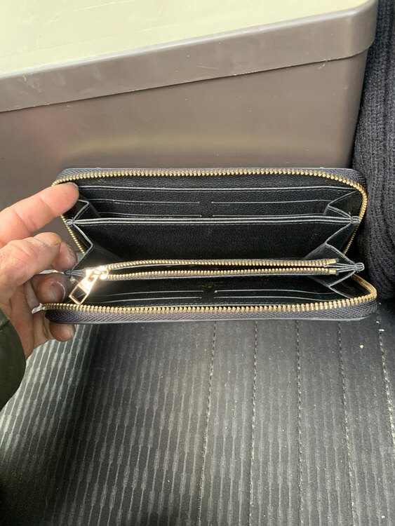 長財布（ブランド財布・小物）の商品画像 - 査定依頼日：2025年2月3日 - 最高査定価格：22,000円