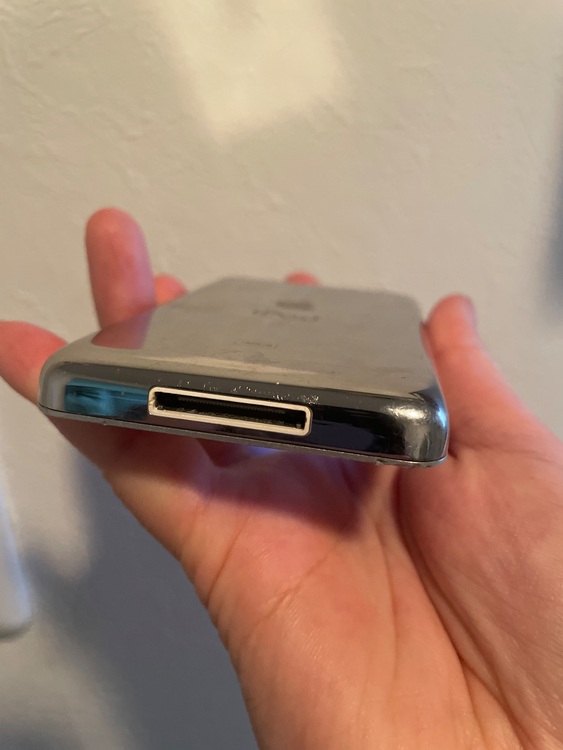 iPod classic160BG（オーディオ・スピーカー）の商品画像 - 査定依頼日：2025年10月12日 - 最高査定価格：3,200円