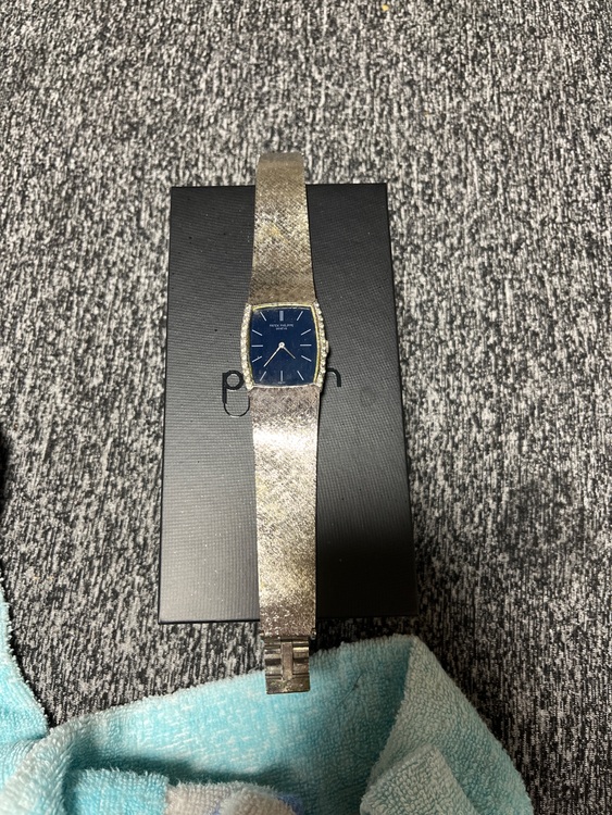 パテックフィリップ ゴンドーロ 3528/（高級時計）の商品画像 - 査定依頼日：2025年8月22日 - 最高査定価格：1,380,000円