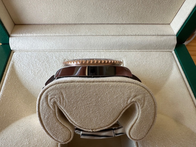 ロレックス GMTマスター 126711chnq（高級時計）の商品画像 - 査定依頼日：2025年6月5日 - 最高査定価格：2,850,000円