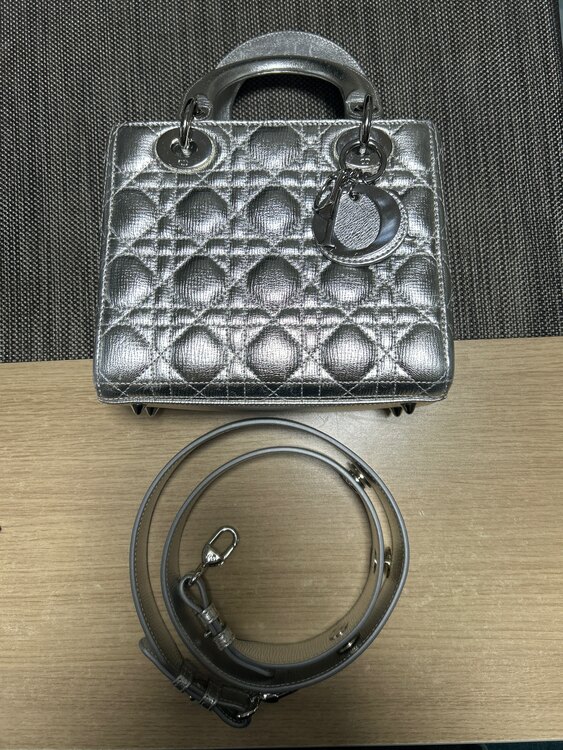 ディオール  （ブランドバッグ）の商品画像 - 査定依頼日：2025年4月21日 - 最高査定価格：300,000円