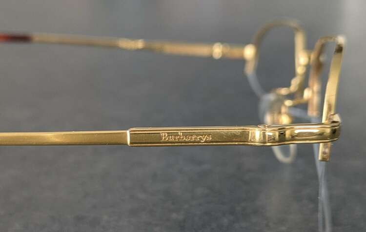 メガネフレーム Burberrys627k k18 （金・貴金属）の商品画像 - 査定依頼日：2025年4月12日 - 最高査定価格：130,000円