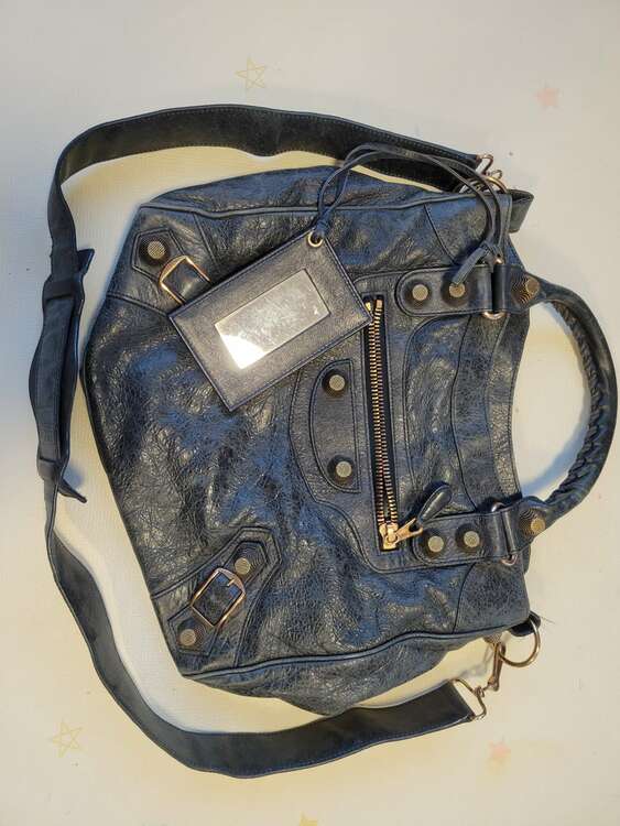 ジャイアントタウン　レザーバック（ブランドバッグ）の商品画像 - 査定依頼日：2025年1月23日 - 最高査定価格：40,000円