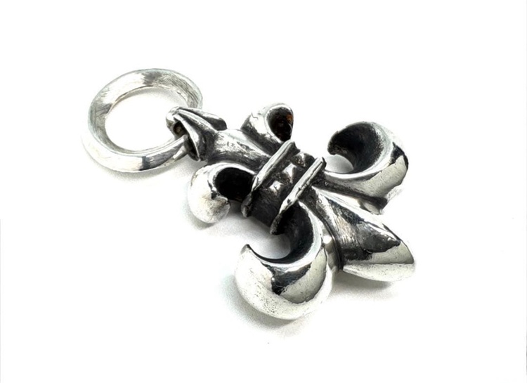CHROME HEARTS BSフレアペンダント（古着・ファッション）の商品画像 - 査定依頼日：2026年9月4日 - 最高査定価格：100,000円