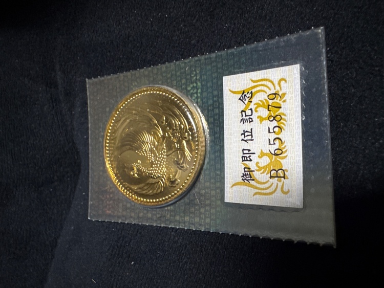 天皇陛下御即位記念 10万円金貨（金・貴金属）の商品画像 - 査定依頼日：2026年6月19日 - 最高査定価格：700,000円