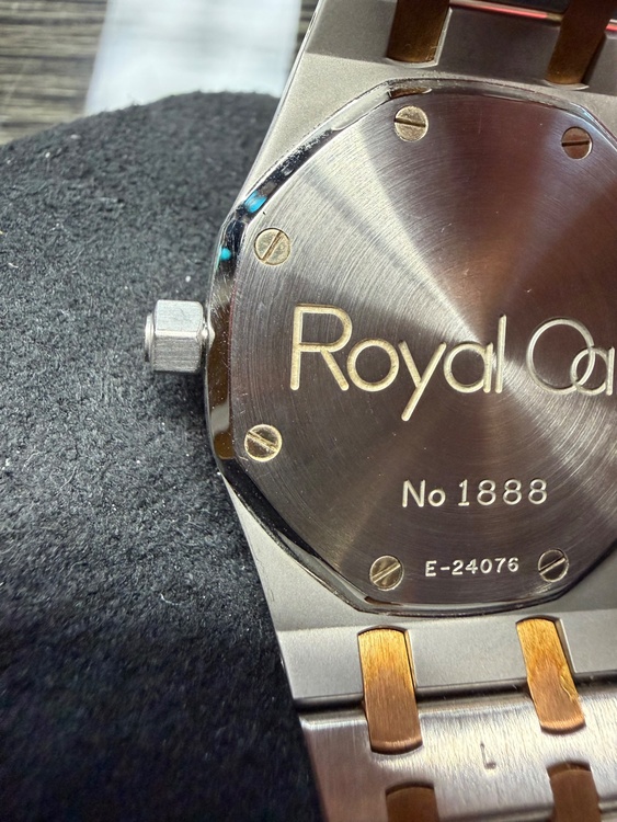 オーデマピゲ ロイヤルオーク 14790SA.0.0789SA.  YG/SS E24076 2125 A 33（高級時計）の商品画像 - 査定依頼日：2026年5月10日 - 最高査定価格：4,750,000円