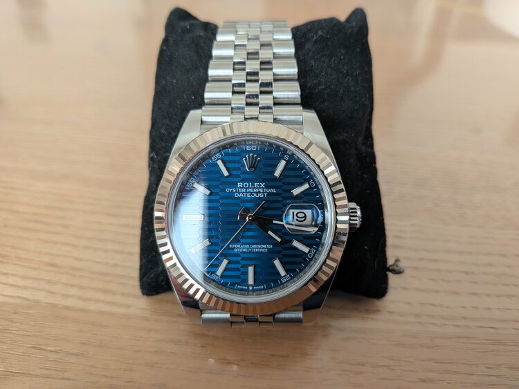 デイトジャスト41フルーテッドモチーフ文字盤ブライトブルー（高級時計）の商品画像 - 査定依頼日：2026年2月19日 - 最高査定価格：2,300,000円