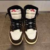 Travis Scott × Nike Air Jordan 1 High（古着・ファッション）の商品画像 - 査定依頼日：2026年9月26日 - 最高査定価格：45,000円