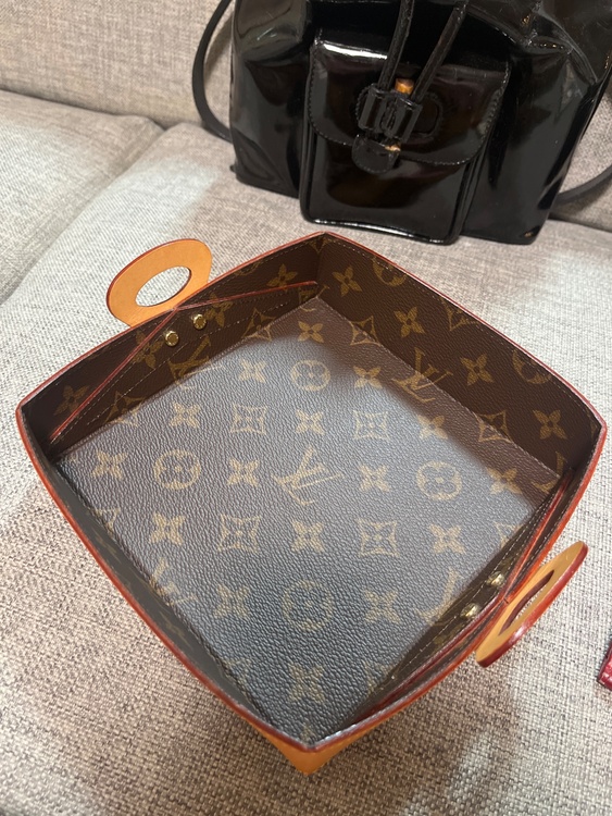 ルイヴィトン　ヴェルニ、ミニ財布/モノグラムアクセサリートレー　プラダ　ミニバッグ他（ブランドバッグ）の商品画像 - 査定依頼日：2026年10月3日 - 最高査定価格：100,000円