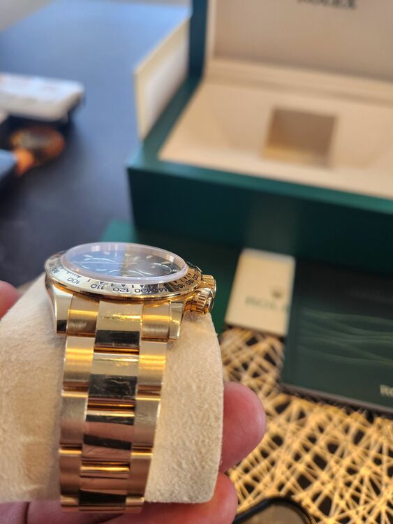 ロレックス デイトナ 116505（高級時計）の商品画像 - 査定依頼日：2025年10月7日 - 最高査定価格：10,000,000円