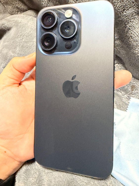 iPhone 15 Pro 256GB au（スマホ）の商品画像 - 査定依頼日：2026年3月31日 - 最高査定価格：81,000円