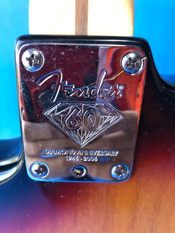 USA ストラトキャスター　60アニバーサリー（ピアノ・楽器・PA機材）の商品画像 - 査定依頼日：2026年4月11日 - 最高査定価格：100,000円