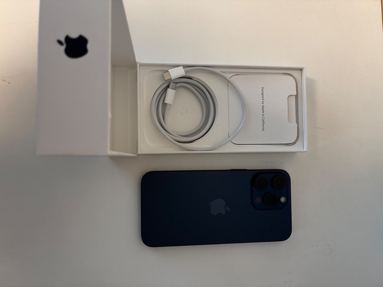 iPhone 15 Pro Max 1TB Softbank（スマホ）の商品画像 - 査定依頼日：2026年1月22日 - 最高査定価格：114,000円