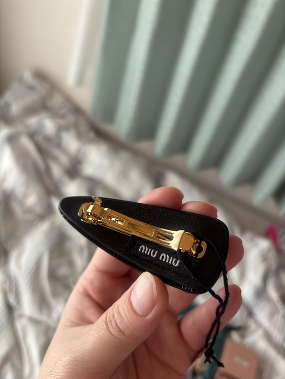 ミュウミュウ ロゴ バレッタ GP×パテント（ブランド財布・小物）の商品画像 - 査定依頼日：2025年8月2日 - 最高査定価格：12,000円