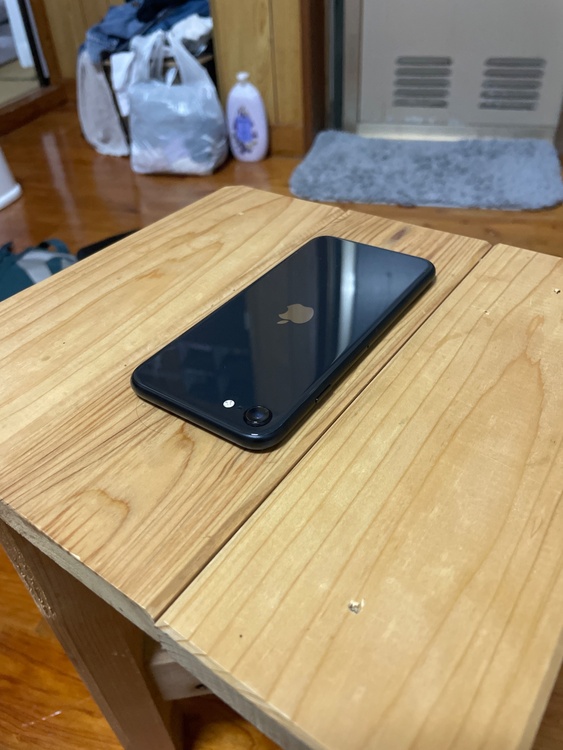 iPhone SE (第 2 世代) 64GB SIMフリー（スマホ）の商品画像 - 査定依頼日：2026年3月23日 - 最高査定価格：13,000円