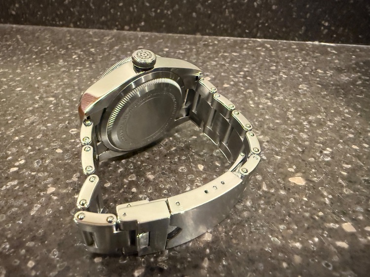 チューダー ブラックベイ チ79230B-0008（高級時計）の商品画像 - 査定依頼日：2025年9月11日 - 最高査定価格：330,000円