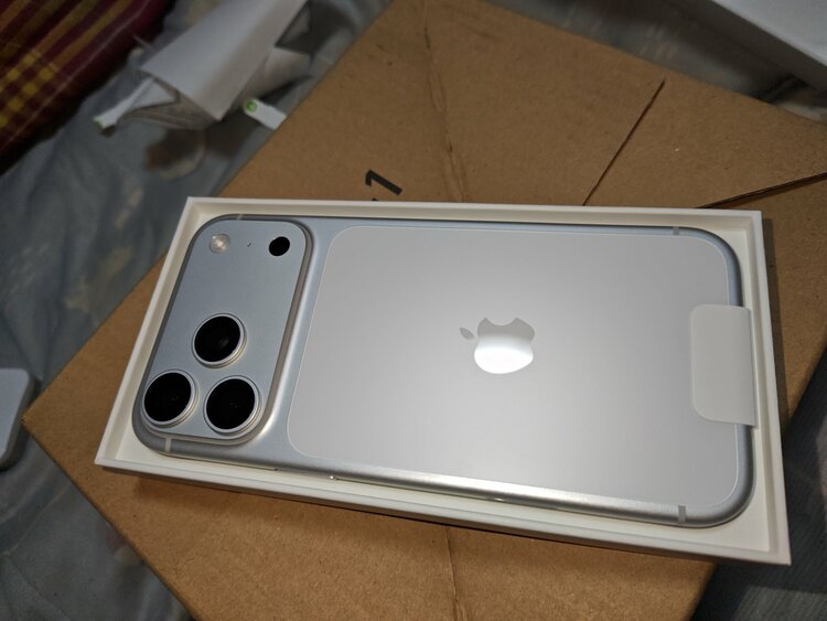 iPhone iPhone 17 Pro Max 2TB Softbank（スマホ）の商品画像 - 査定依頼日：2026年8月12日 - 最高査定価格：251,000円