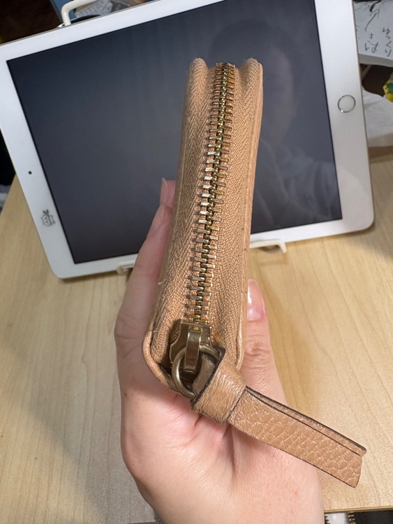 GUCCI 財布　二つ折り（ブランド財布・小物）の商品画像 - 査定依頼日：2025年10月26日 - 最高査定価格：3,000円