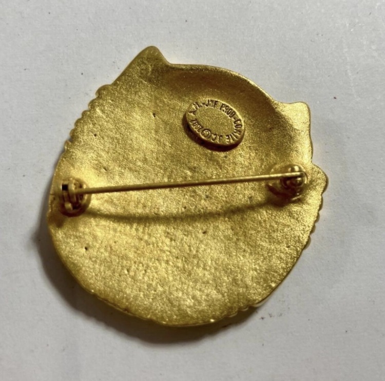 猫の頭のブローチ ジャンコクトー金メッキ 　サイン入り（美術品・骨董品）の商品画像 - 査定依頼日：2026年5月15日 - 最高査定価格：100,000円