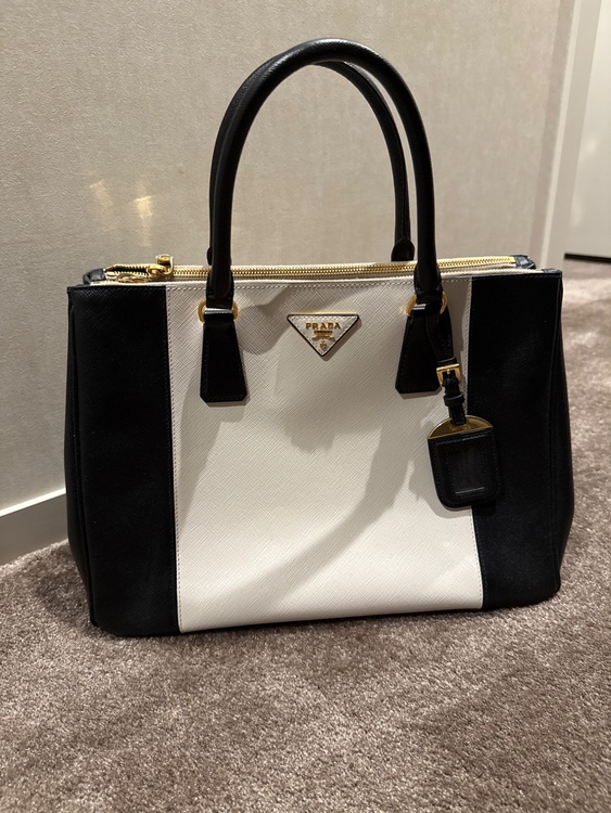 B2274C（ブランドバッグ）の商品画像 - 査定依頼日：2026年8月27日 - 最高査定価格：40,000円