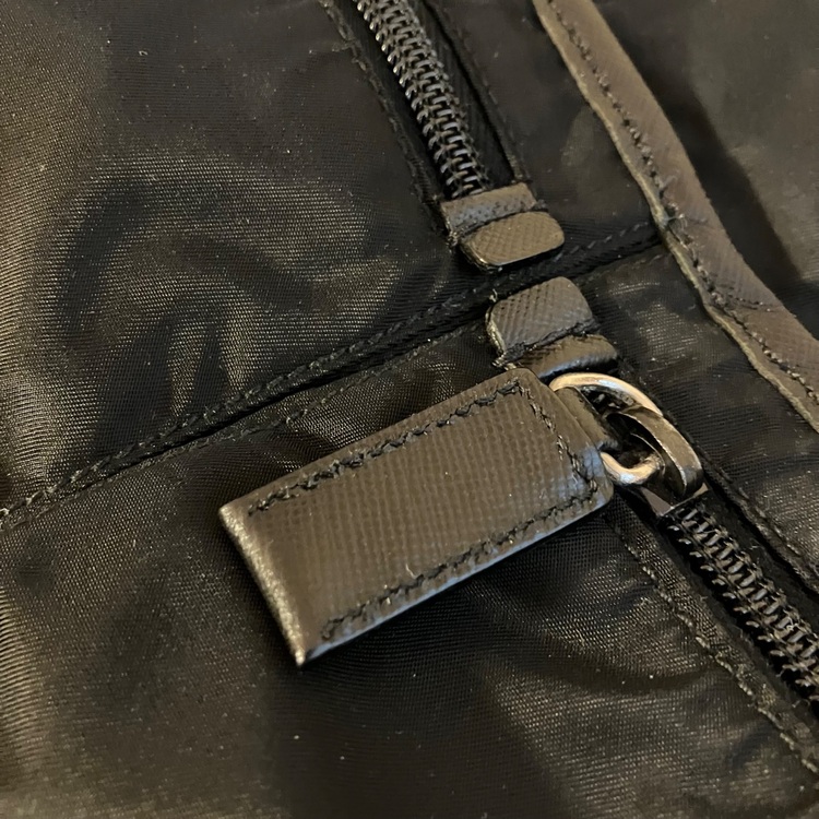 プラダ　メンズ　ショルダーバッグ（ブランドバッグ）の商品画像 - 査定依頼日：2025年11月10日 - 最高査定価格：38,000円