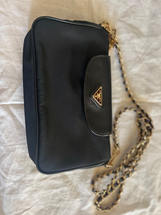 プラダ  （ブランドバッグ）の商品画像 - 査定依頼日：2025年12月10日 - 最高査定価格：60,000円